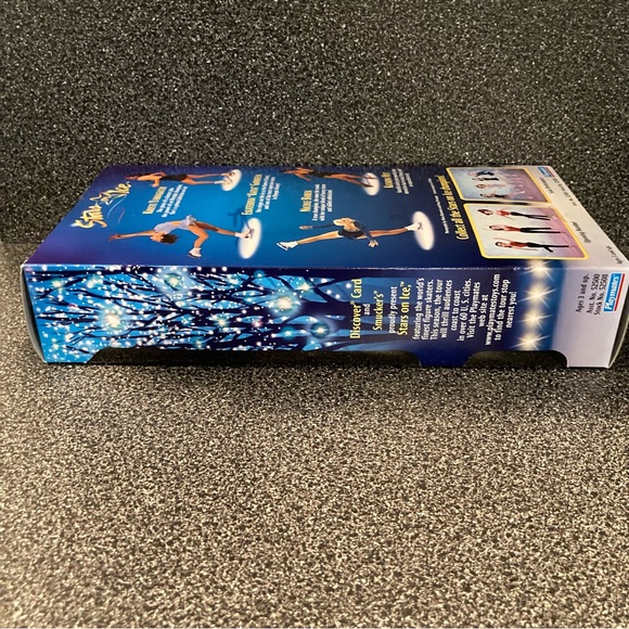 NRFB Kristi Yamaguchi, by Playmates, Stars on Ice 1998 # 52508 - Picture 8 of 9